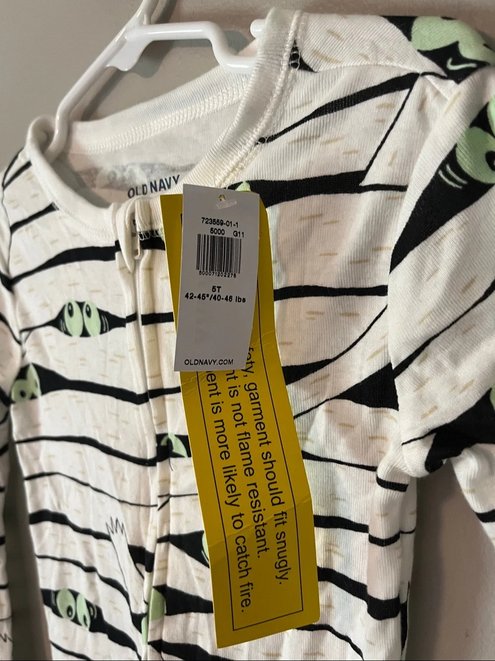 New! Old Navy Glow in the dark Mummy Footed Pajamas Unisex size 5T Halloween 🎃